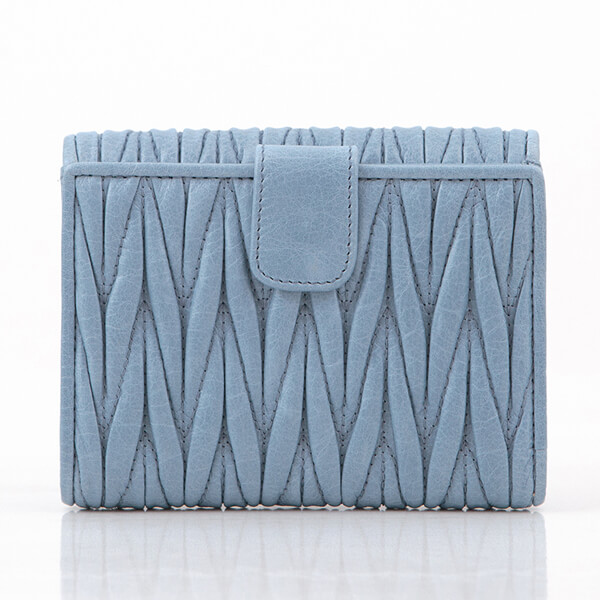 2017新作 MIU MIU ミュウミュウスーパーコピー マトラッセ 二つ折り財布 5MH523 ASTRALE